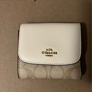 Coach Bi-Fold Wallet Signature NWOT.